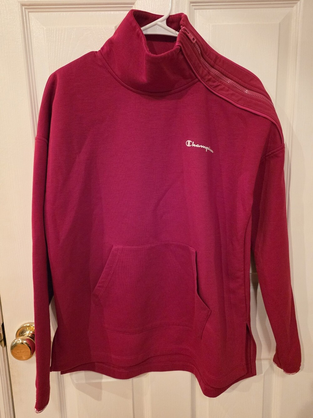 Champion Zipper-Shoulder Pullover in Dark Red